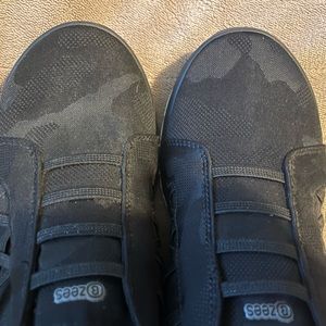 BZEES Slip on Shoes Size 8 Black Camouflage